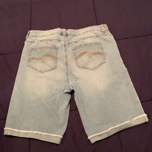 ✨𝐶𝑢𝑡𝑒 𝐿𝑖𝑔ℎ𝑡 𝑊𝑎𝑠ℎ 𝑆ℎ𝑜𝑟𝑡𝑠✨ - Picture 5 of 5